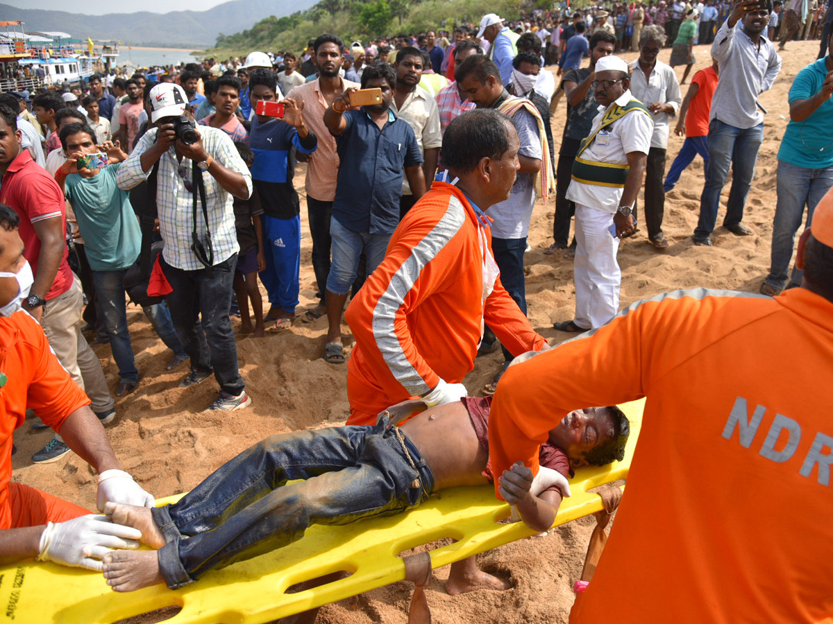 Boat Accident In Godavari River At Devipatnam photo gallery - Sakshi15