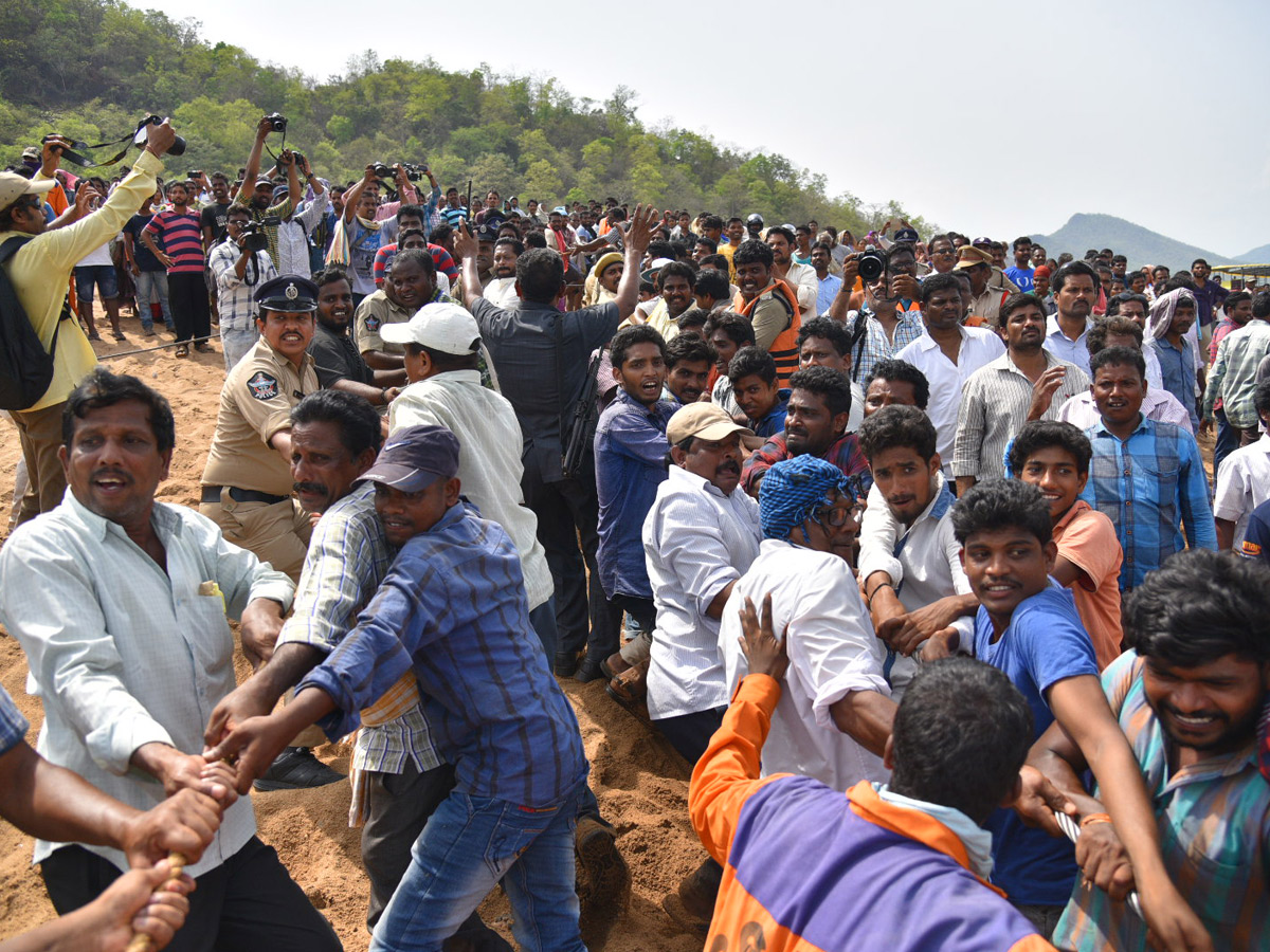 Boat Accident In Godavari River At Devipatnam photo gallery - Sakshi17