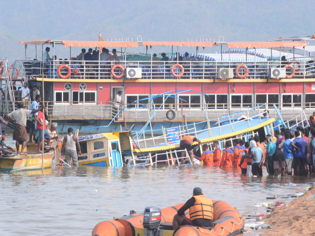 Boat Accident In Godavari River At Devipatnam photo gallery - Sakshi2