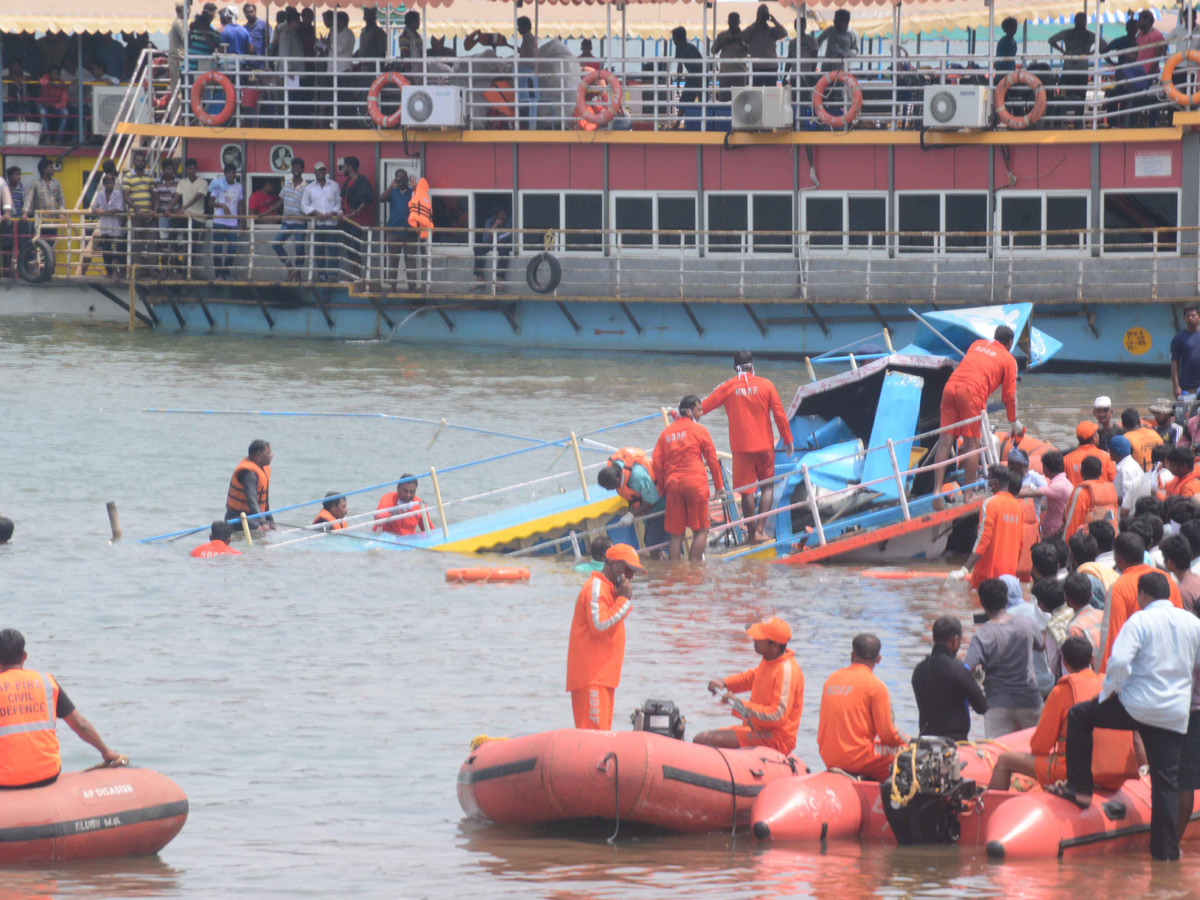 Boat Accident In Godavari River At Devipatnam photo gallery - Sakshi23