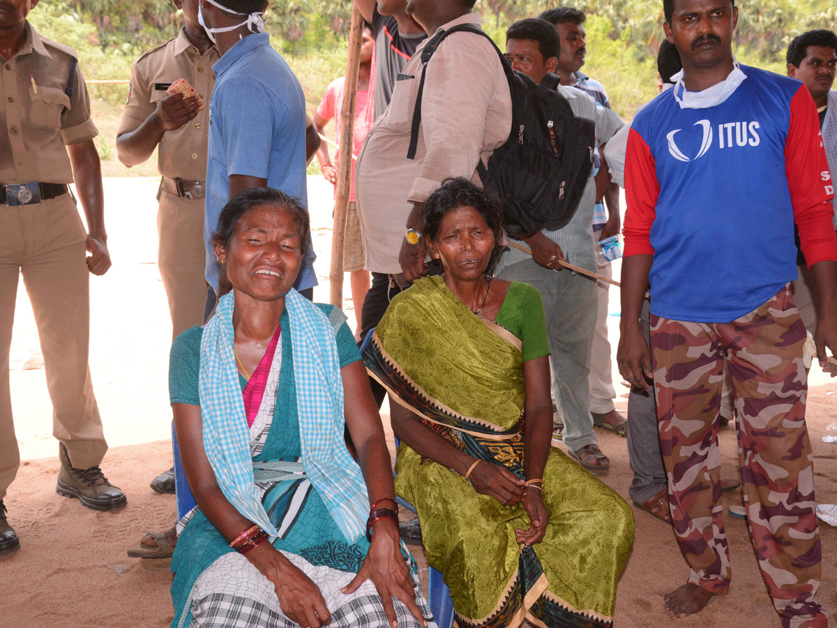 Boat Accident In Godavari River At Devipatnam photo gallery - Sakshi25