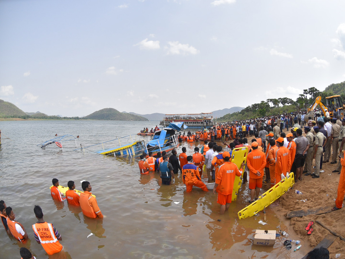 Boat Accident In Godavari River At Devipatnam photo gallery - Sakshi3