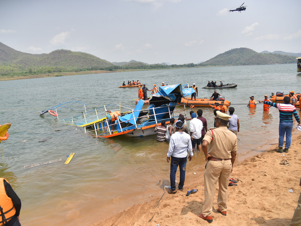 Boat Accident In Godavari River At Devipatnam photo gallery - Sakshi6