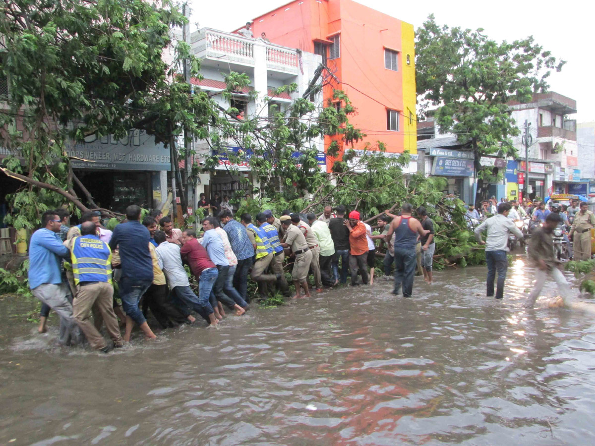 Heavy rain in hyderabad photo gallery - Sakshi11