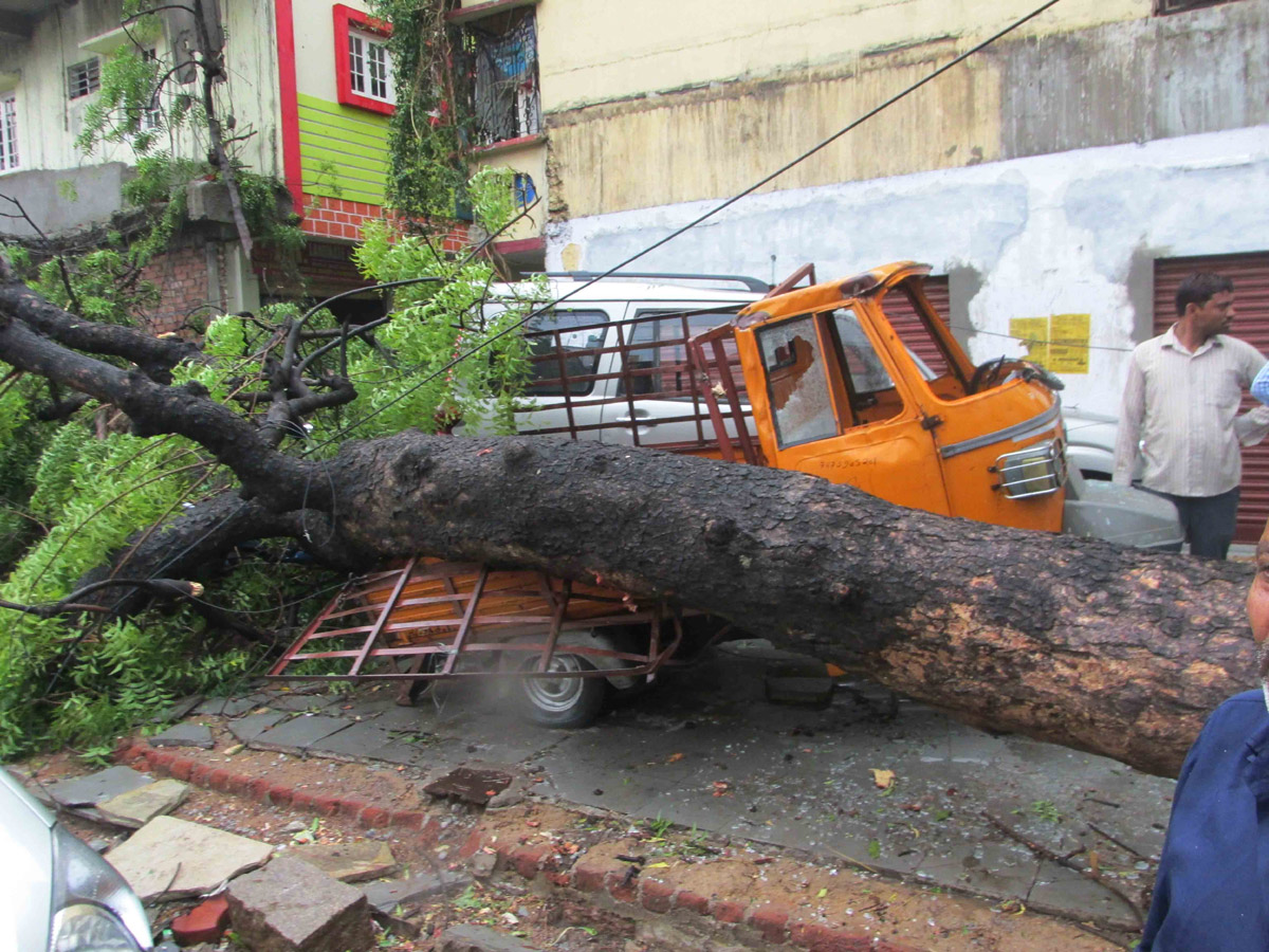 Heavy rain in hyderabad photo gallery - Sakshi12