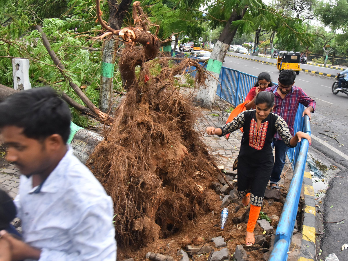 Heavy rain in hyderabad photo gallery - Sakshi13