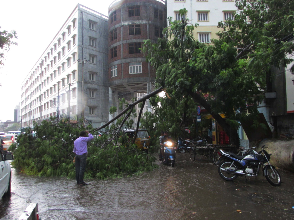 Heavy rain in hyderabad photo gallery - Sakshi8