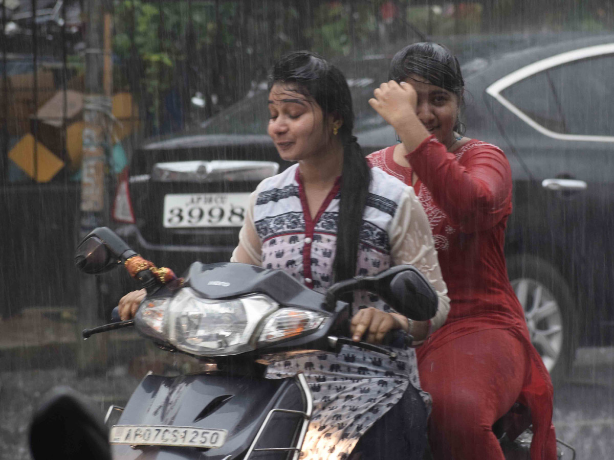 Heavy rain in hyderabad photo gallery - Sakshi9