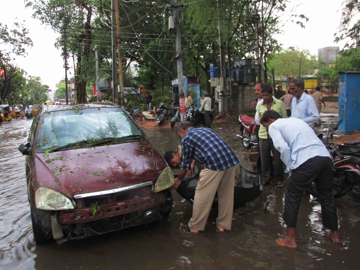 Heavy rain in hyderabad photo gallery - Sakshi10