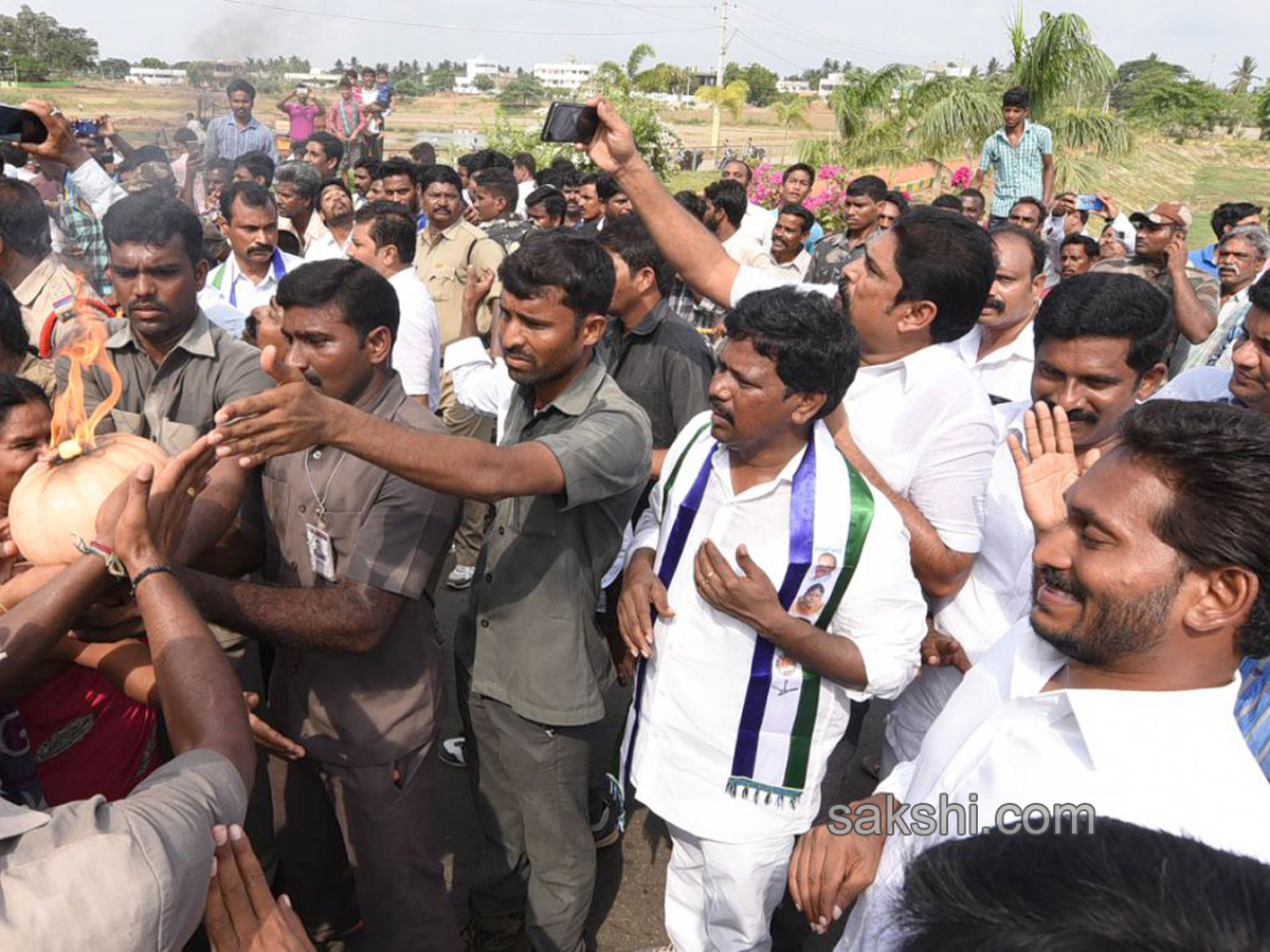 ys jagan prajasankalpayatra 166th day begins - Sakshi4