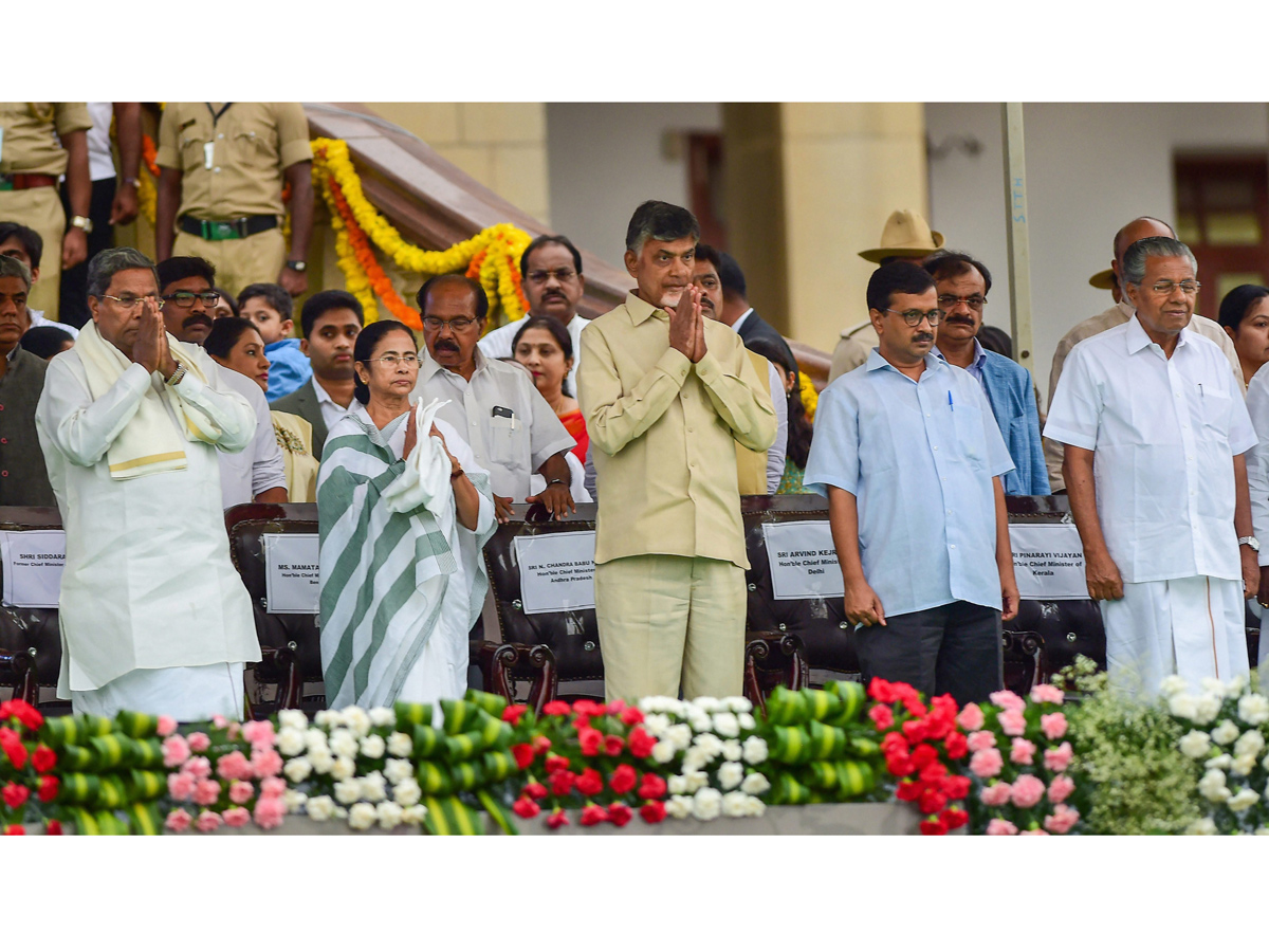 HD Kumaraswamy Oath Taking Ceremony Images in Karnataka - Sakshi12