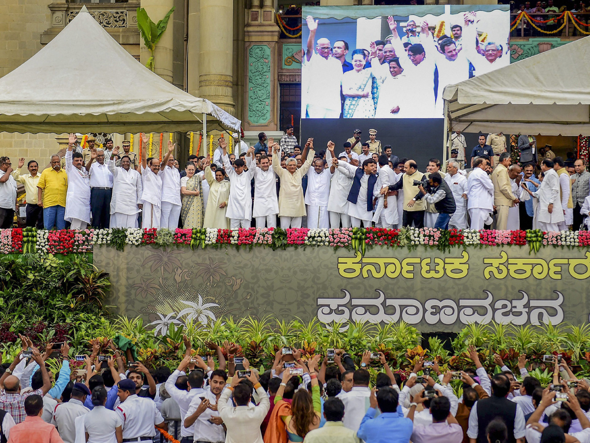 HD Kumaraswamy Oath Taking Ceremony Images in Karnataka - Sakshi6