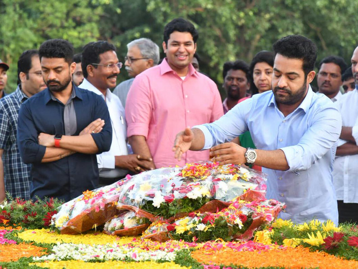 Nandamuri Family Pays Tribute NTR Ghat photo gallery - Sakshi1