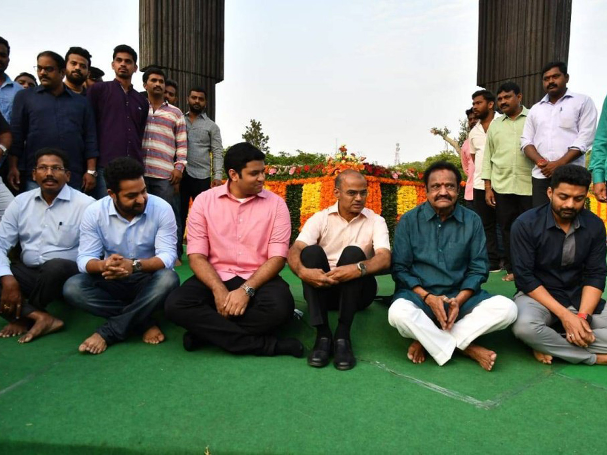 Nandamuri Family Pays Tribute NTR Ghat photo gallery - Sakshi2