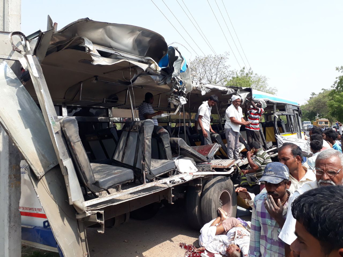 Road Accident at Karimnagar photo gallery - Sakshi1