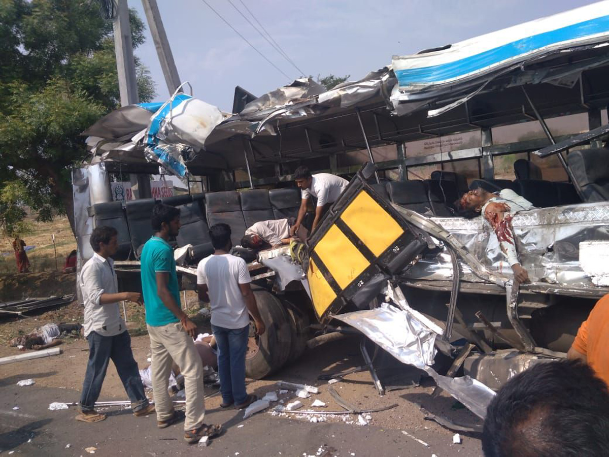 Road Accident at Karimnagar photo gallery - Sakshi2