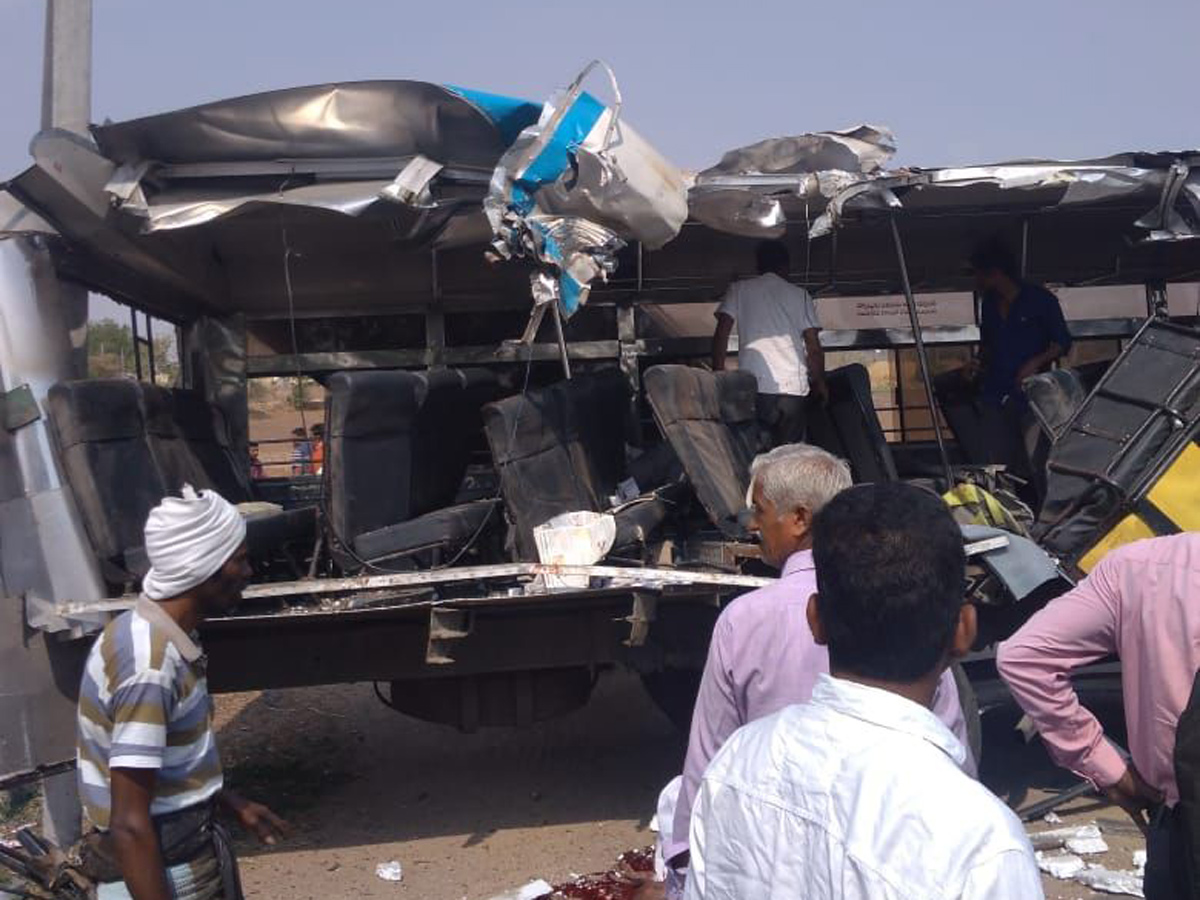 Road Accident at Karimnagar photo gallery - Sakshi3