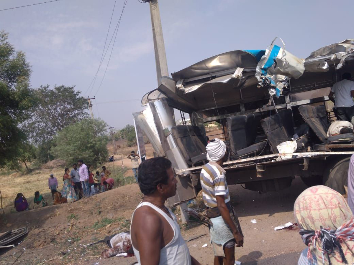 Road Accident at Karimnagar photo gallery - Sakshi4