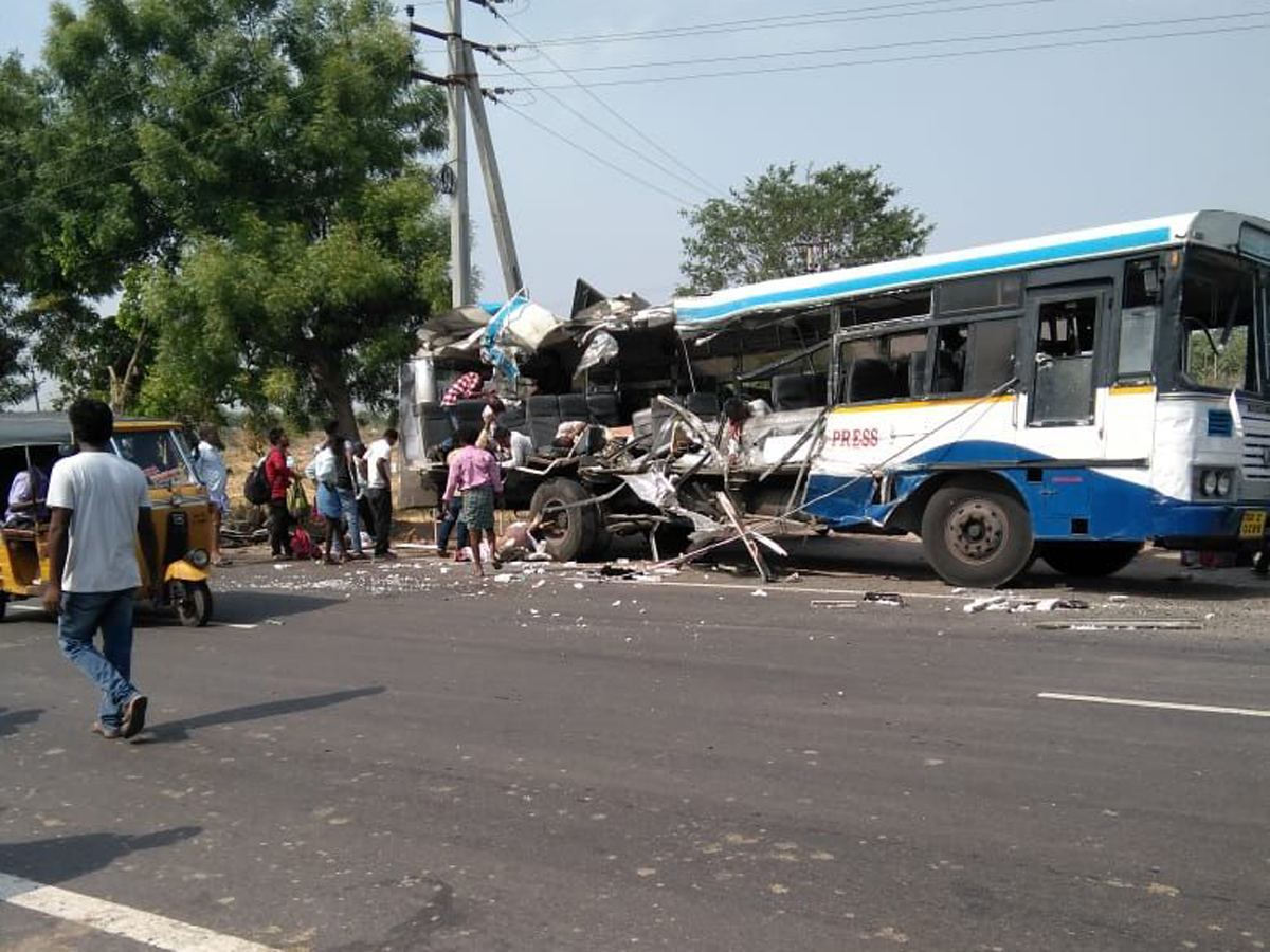 Road Accident at Karimnagar photo gallery - Sakshi7