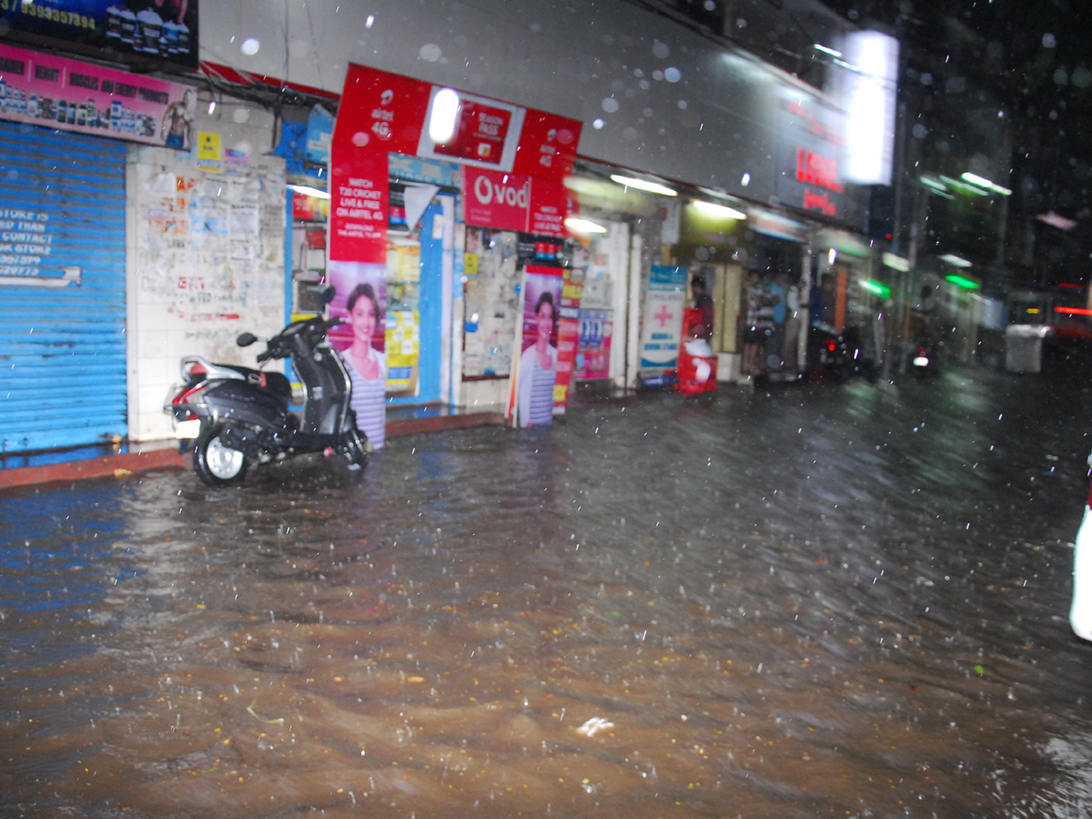 Heavy Rain in Hyderabad Photo Gallery - Sakshi11