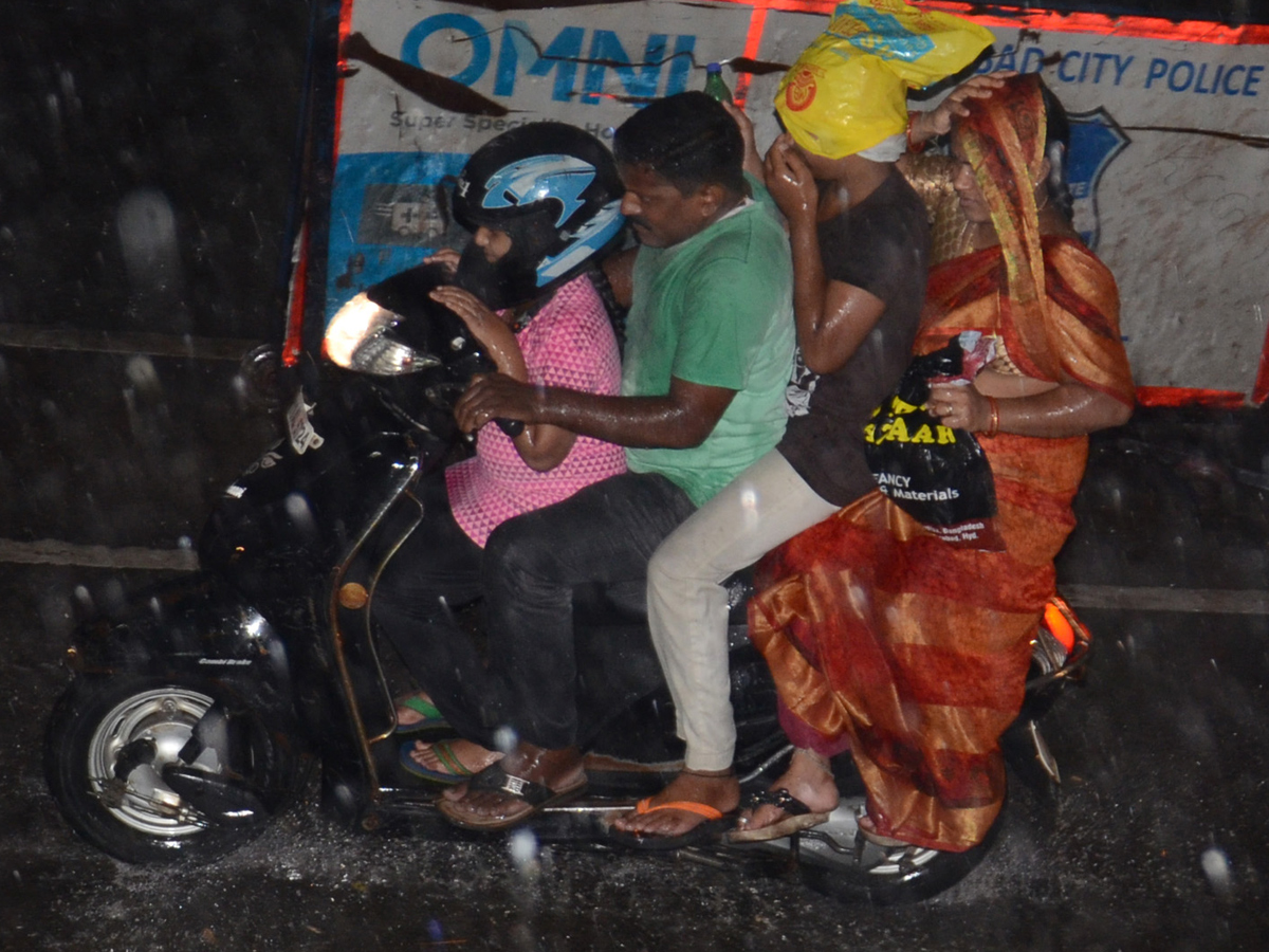 Heavy Rain in Hyderabad Photo Gallery - Sakshi14