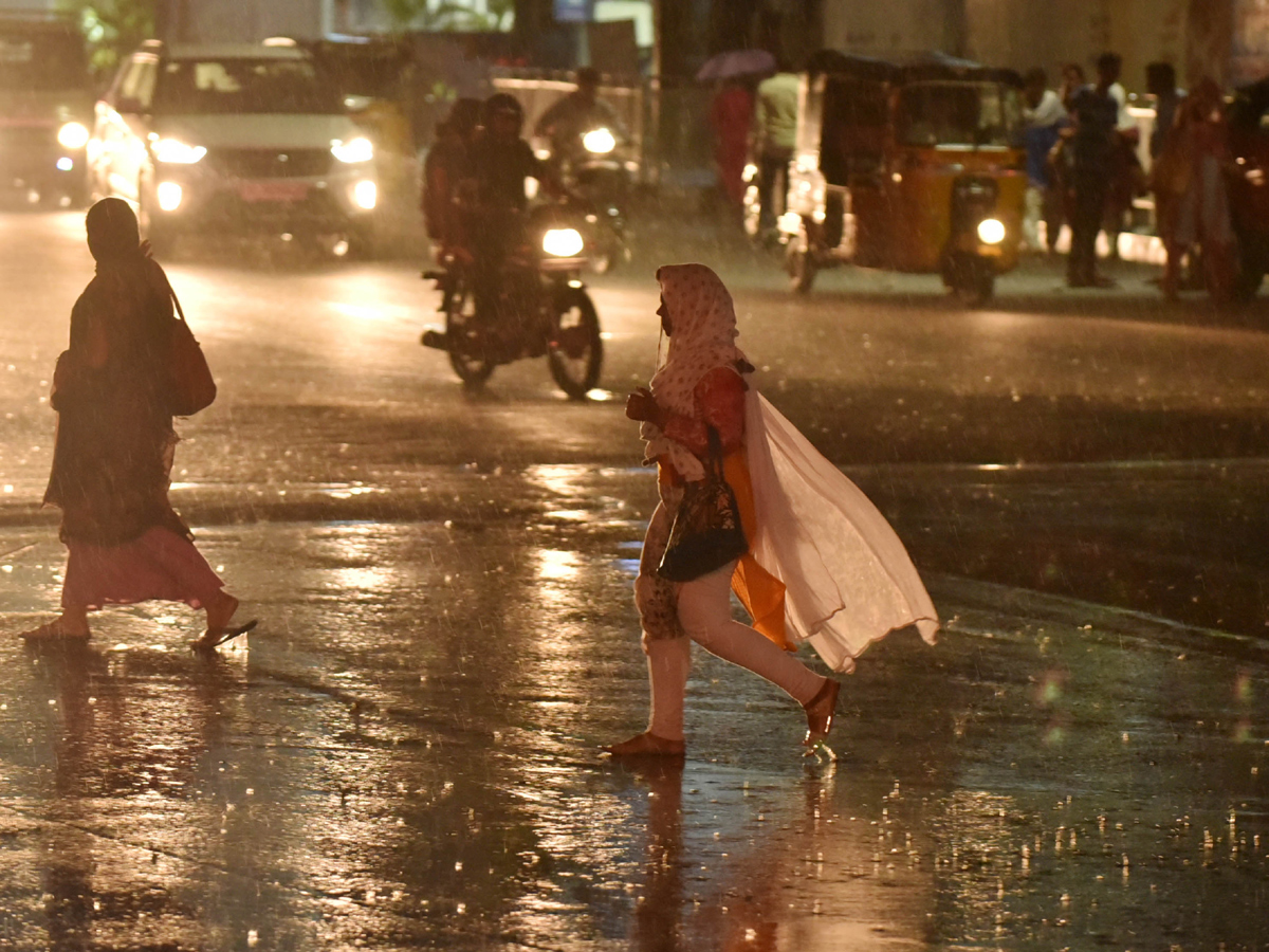 Heavy Rain in Hyderabad Photo Gallery - Sakshi15