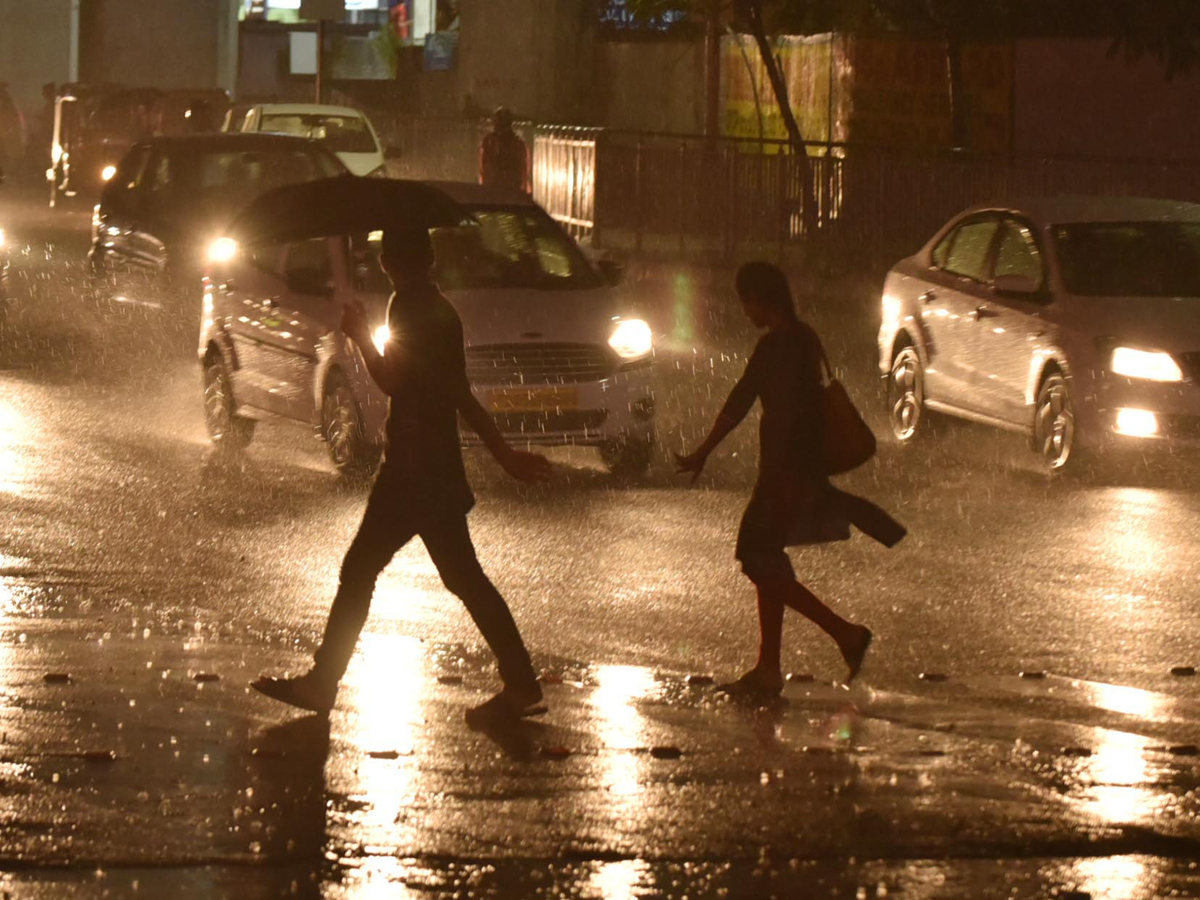 Heavy Rain in Hyderabad Photo Gallery - Sakshi19