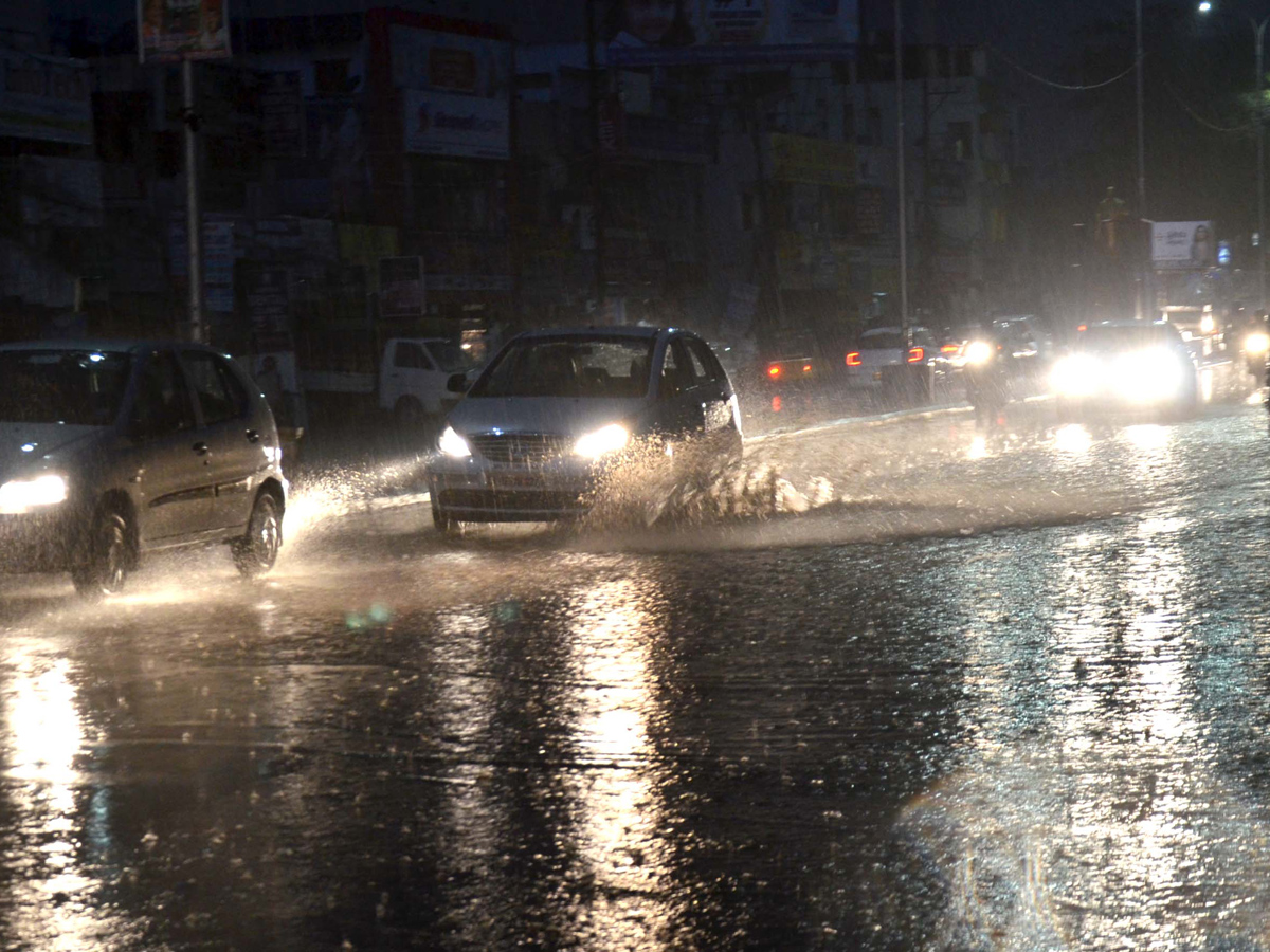 Heavy Rain in Hyderabad Photo Gallery - Sakshi21