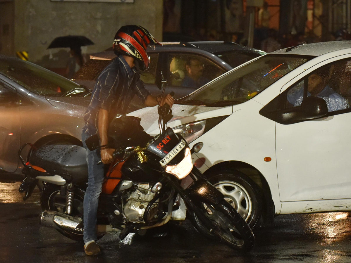 Heavy Rain in Hyderabad Photo Gallery - Sakshi6