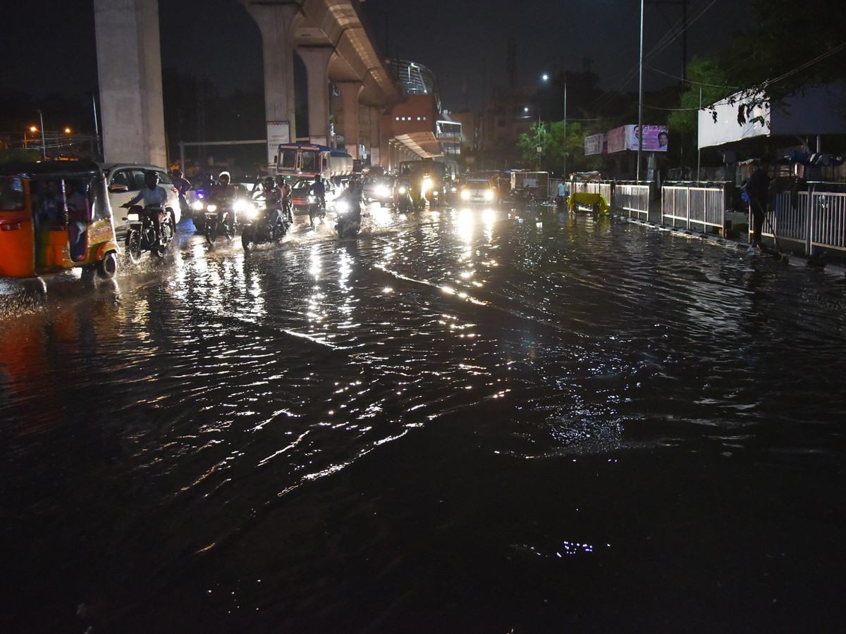 Heavy Rain in Hyderabad Photo Gallery - Sakshi8