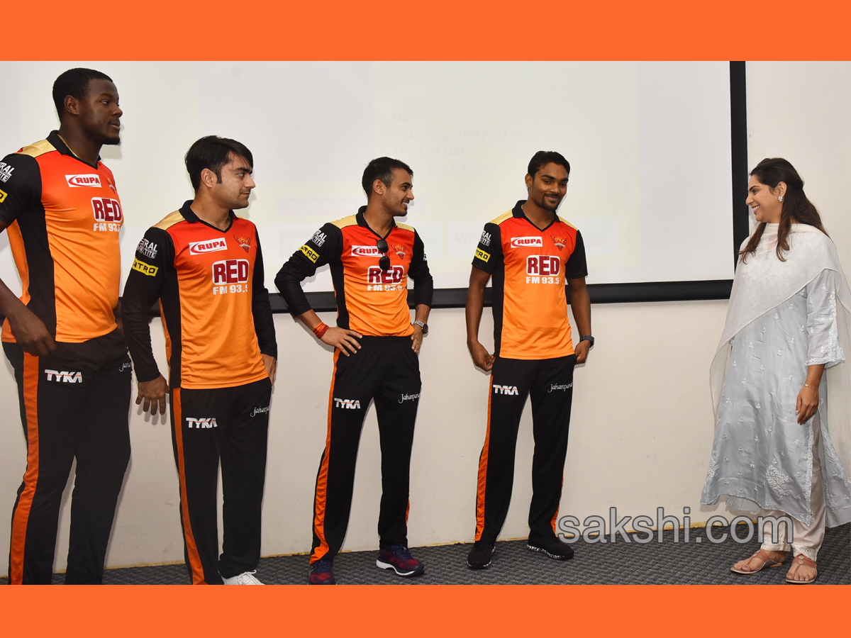 Sunrisers Hyderabad Cricket Team Visits Apollo Hospital - Sakshi7