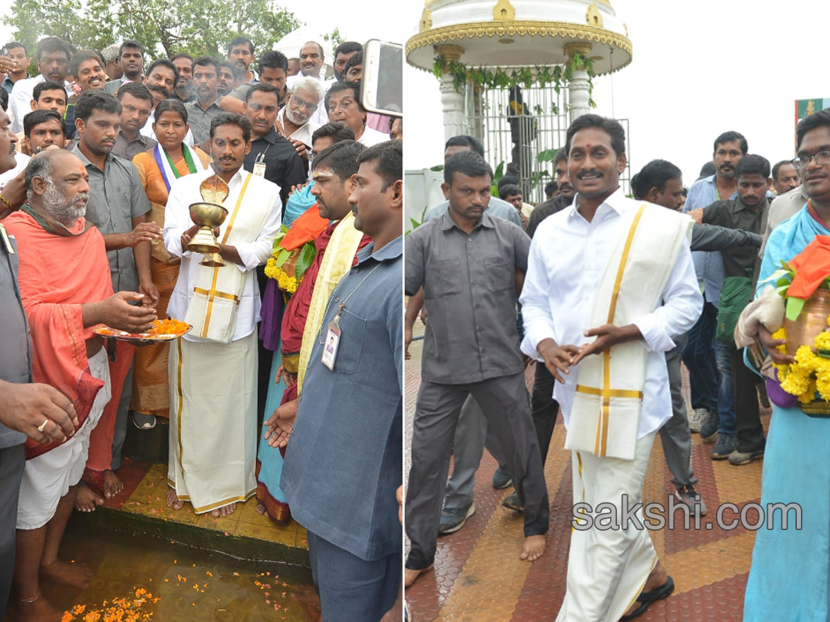 Ys Jagan Mohan Reddy Worship Kovvuru Gospada Temple Photo Gallery  - Sakshi9