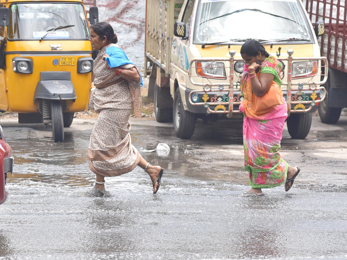 Heavy Rains in Hyderabad Photo Gallery - Sakshi4