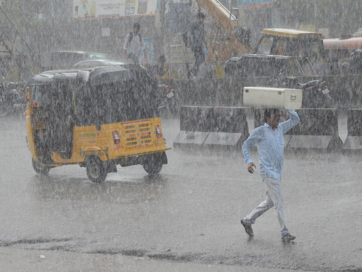 Heavy Rains in Hyderabad Photo Gallery - Sakshi7