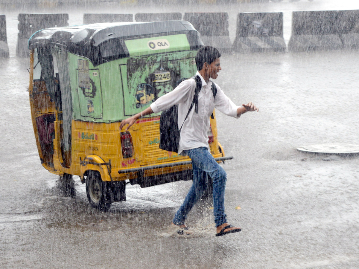 Heavy Rains in Hyderabad Photo Gallery - Sakshi8