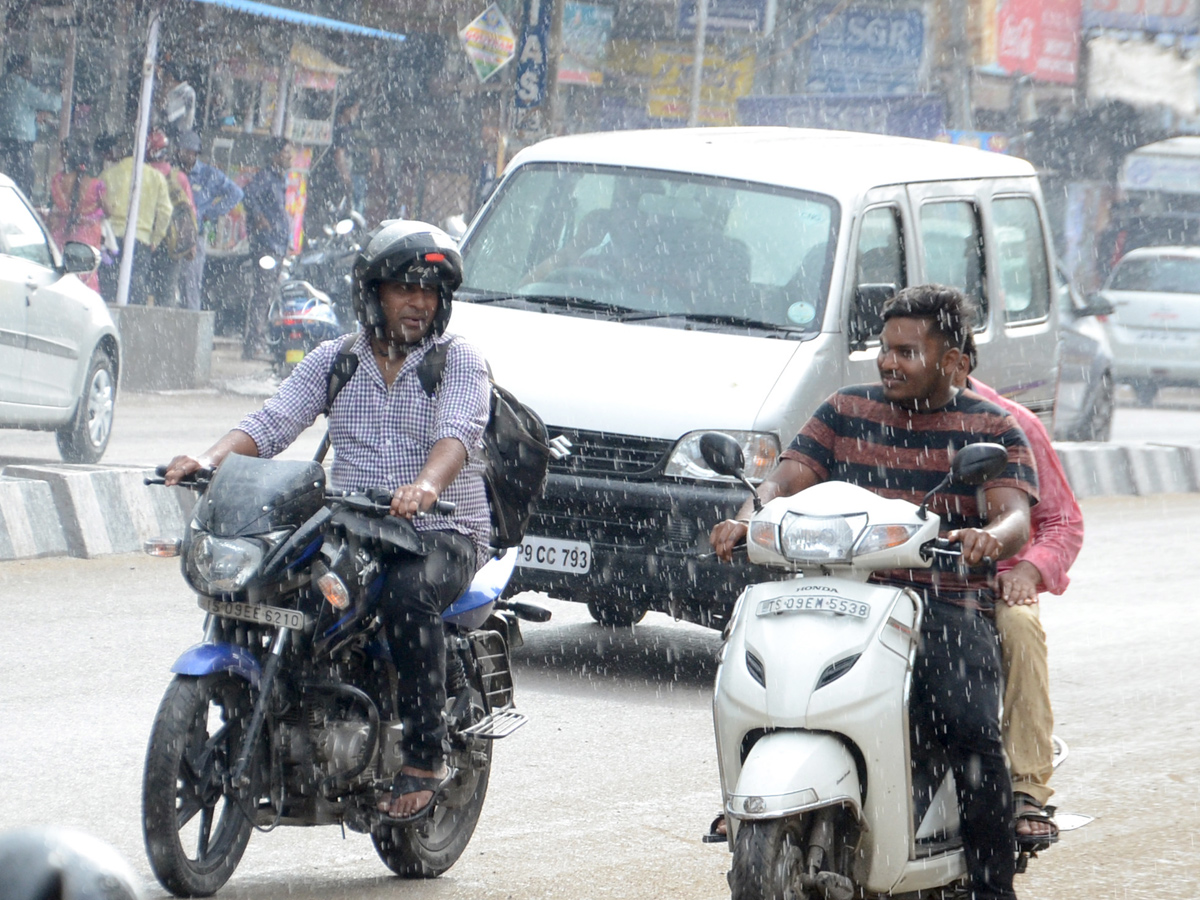 Heavy Rains in Hyderabad Photo Gallery - Sakshi9