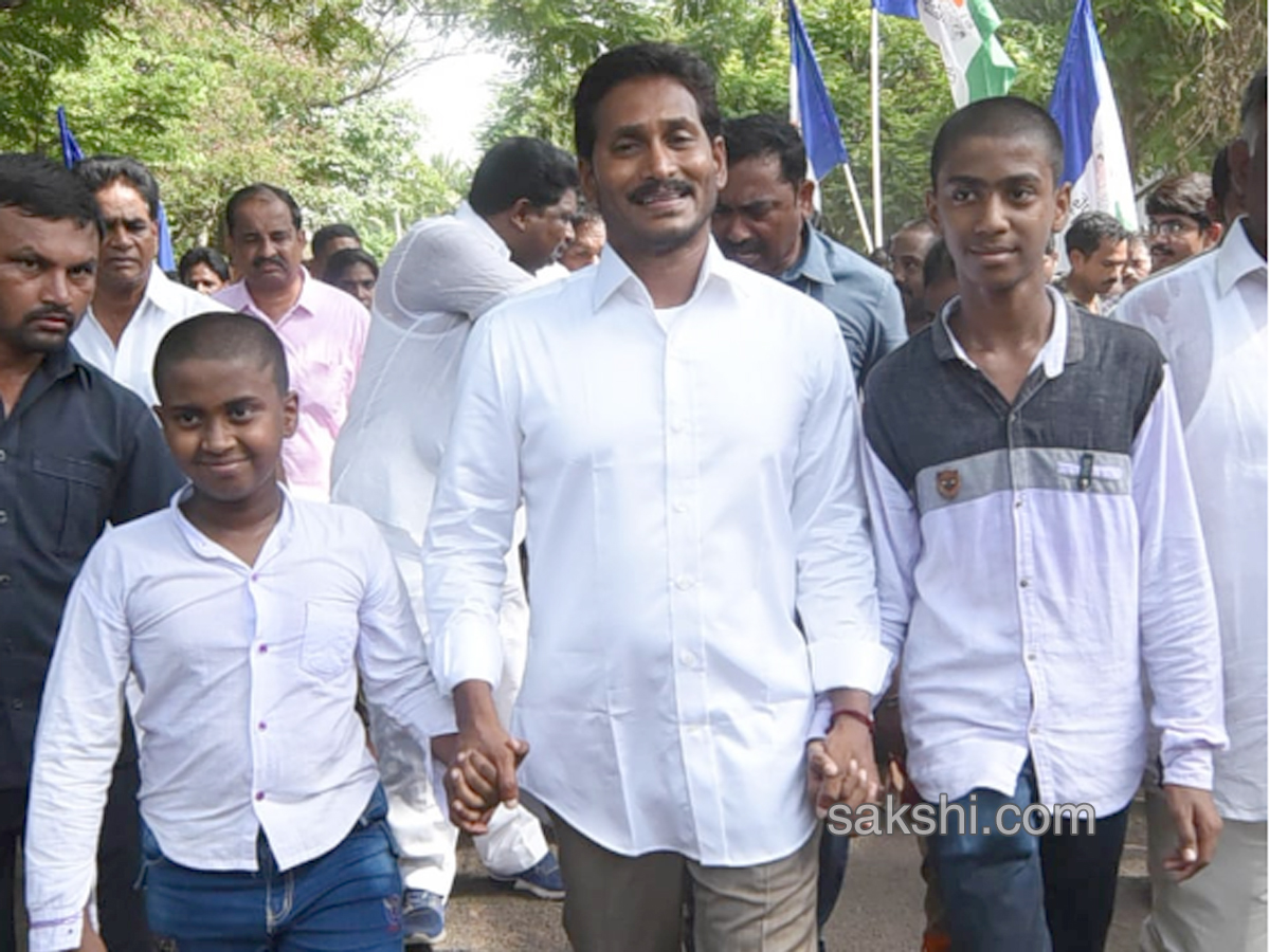 Ys Jagan Mohan Reddy Padayatra day 190  images Kothapeta - Sakshi10