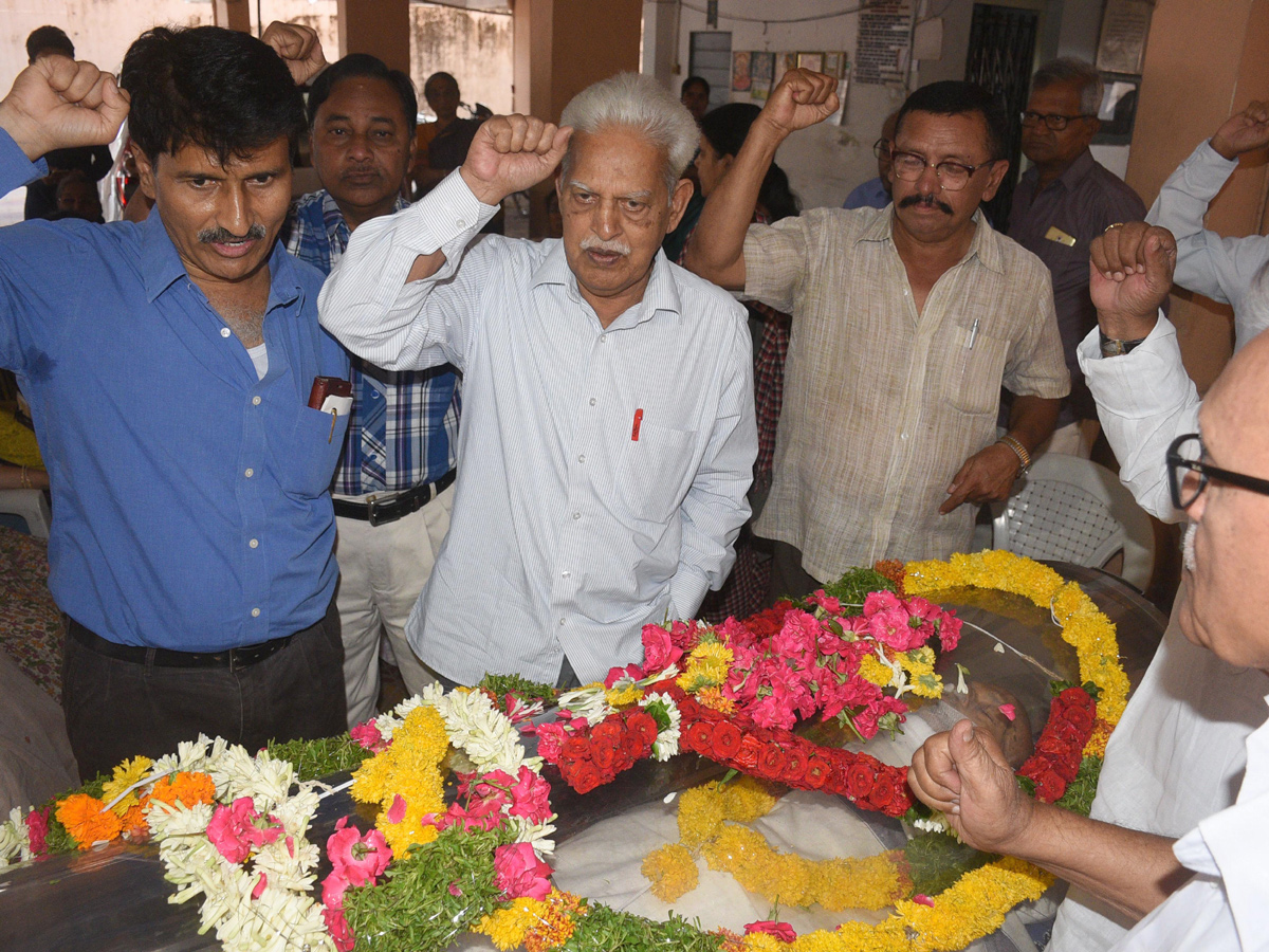 Political Leaders Pay Tributes To Professor Keshav Rao Jadhav Photo Gallery - Sakshi2