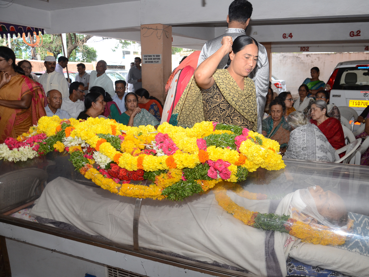 Political Leaders Pay Tributes To Professor Keshav Rao Jadhav Photo Gallery - Sakshi11