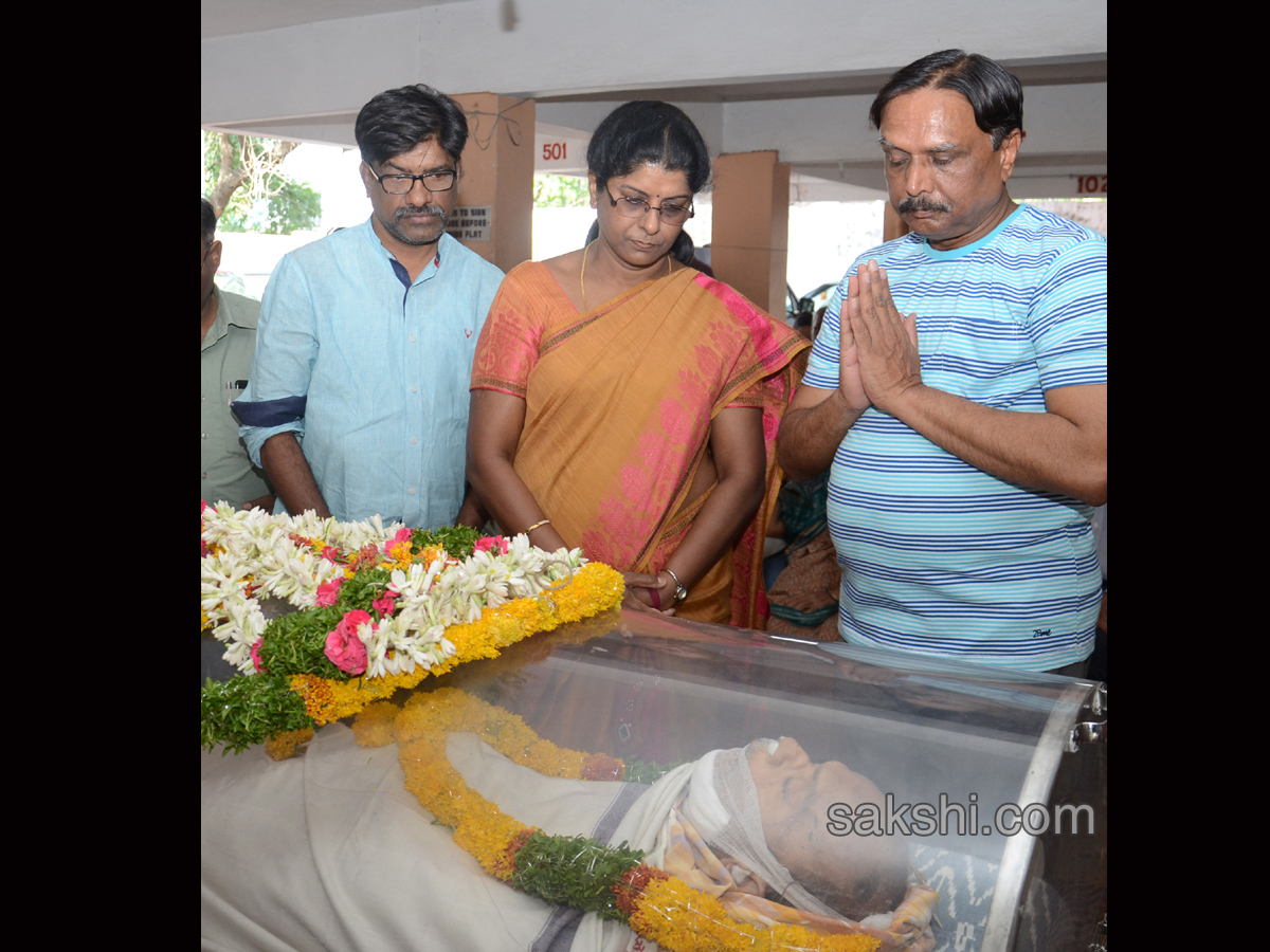 Political Leaders Pay Tributes To Professor Keshav Rao Jadhav Photo Gallery - Sakshi13