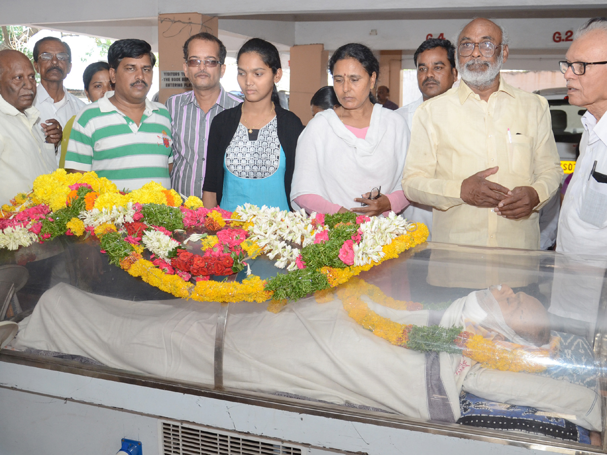 Political Leaders Pay Tributes To Professor Keshav Rao Jadhav Photo Gallery - Sakshi14