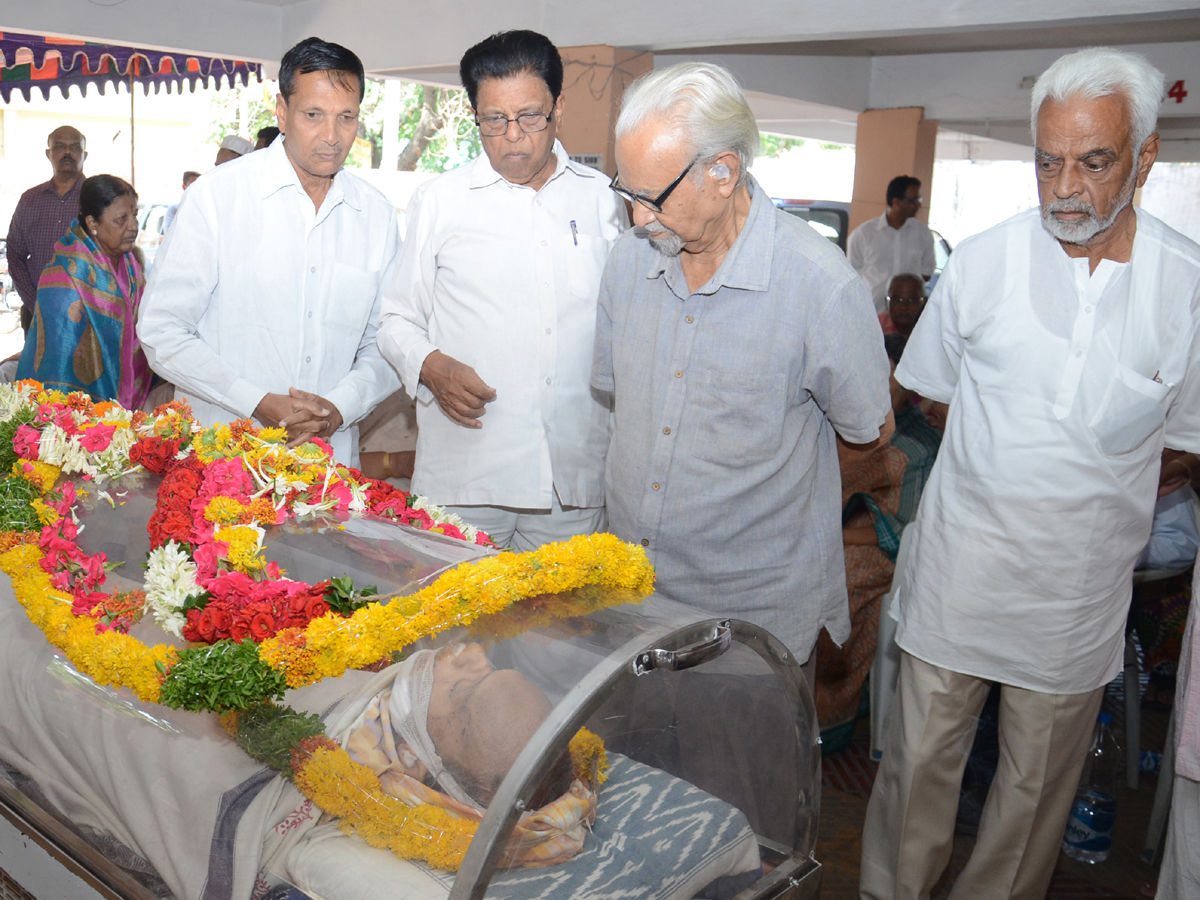 Political Leaders Pay Tributes To Professor Keshav Rao Jadhav Photo Gallery - Sakshi18