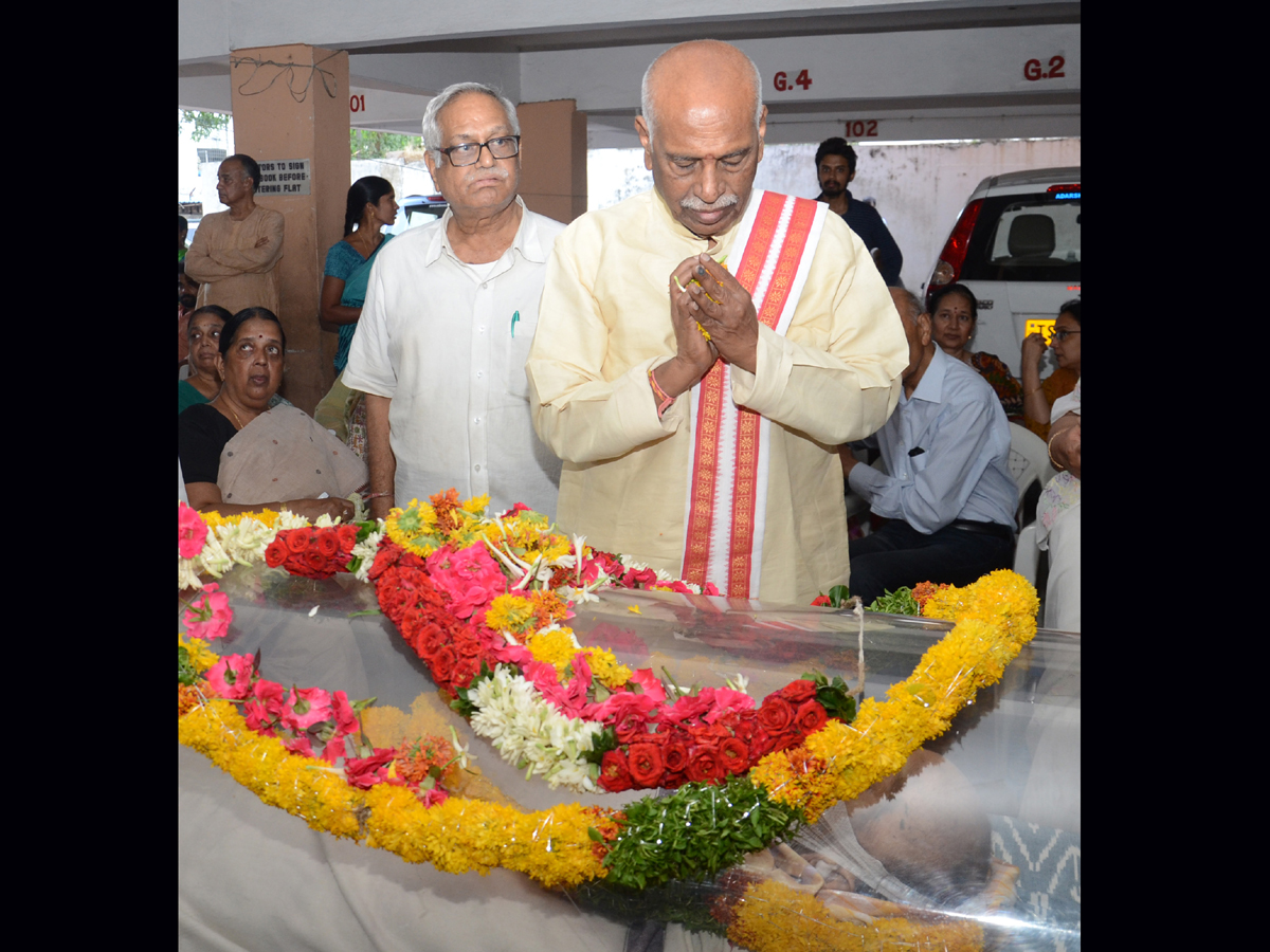 Political Leaders Pay Tributes To Professor Keshav Rao Jadhav Photo Gallery - Sakshi19