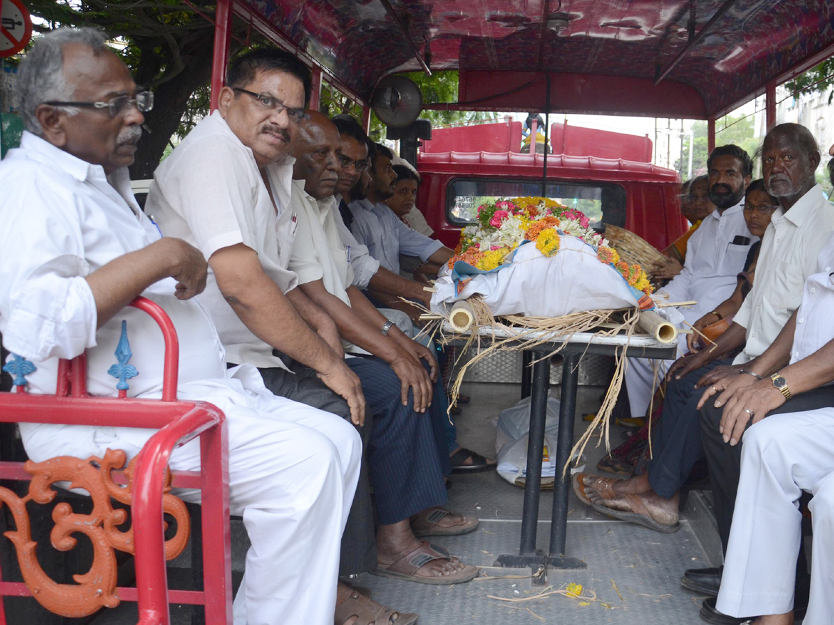 Political Leaders Pay Tributes To Professor Keshav Rao Jadhav Photo Gallery - Sakshi3