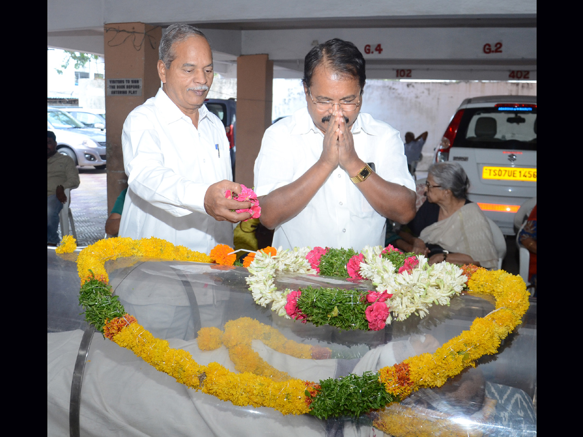 Political Leaders Pay Tributes To Professor Keshav Rao Jadhav Photo Gallery - Sakshi23