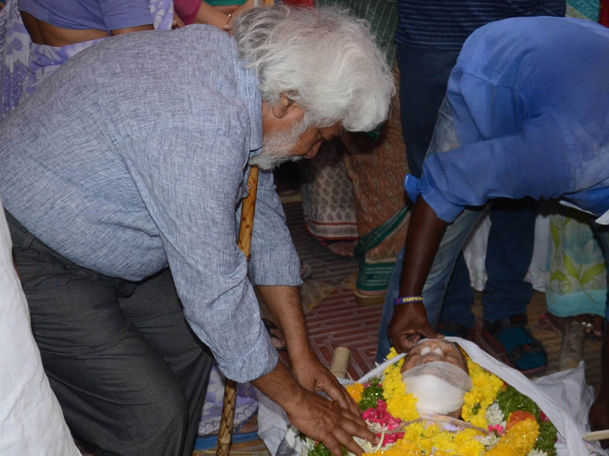 Political Leaders Pay Tributes To Professor Keshav Rao Jadhav Photo Gallery - Sakshi7