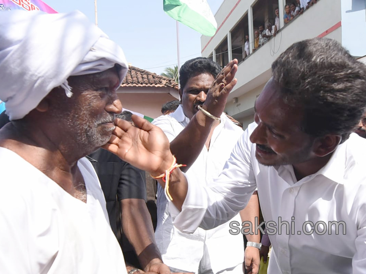 Ys Jagan Mohan Reddy Padayatra day 191 Photos in Vedireswaram - Sakshi16