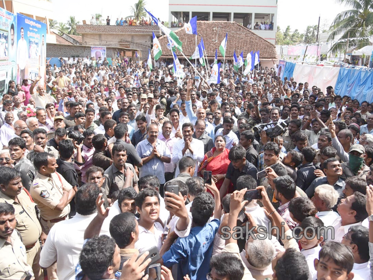 Ys Jagan Mohan Reddy Padayatra day 191 Photos in Vedireswaram - Sakshi18