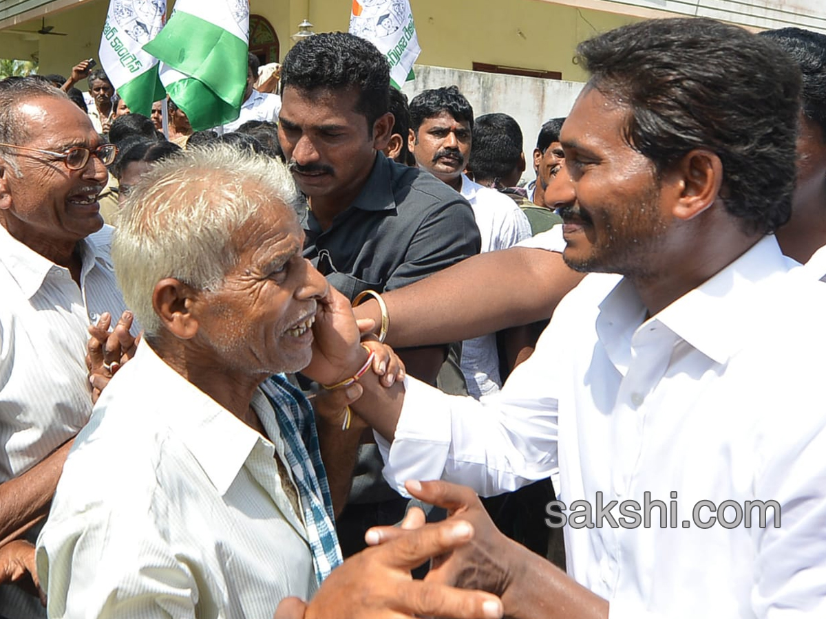 Ys Jagan Mohan Reddy Padayatra day 191 Photos in Vedireswaram - Sakshi10