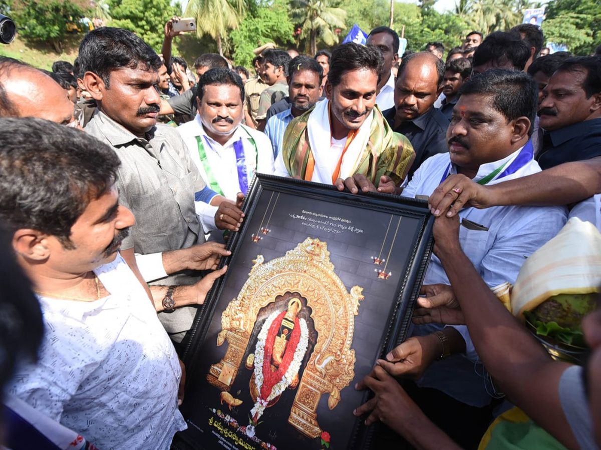 Ys jagan padayatra Photo Gallery - Sakshi1